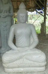 Sitzender Buddha aus Flussstein in Dhyana-Stellung - Geste der Meditation, H. 138 cm 